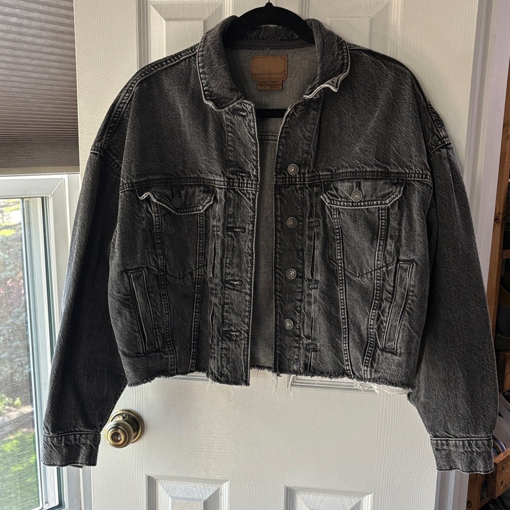 American Eagle Outfitters Black Washed Cropped Jean Jacket